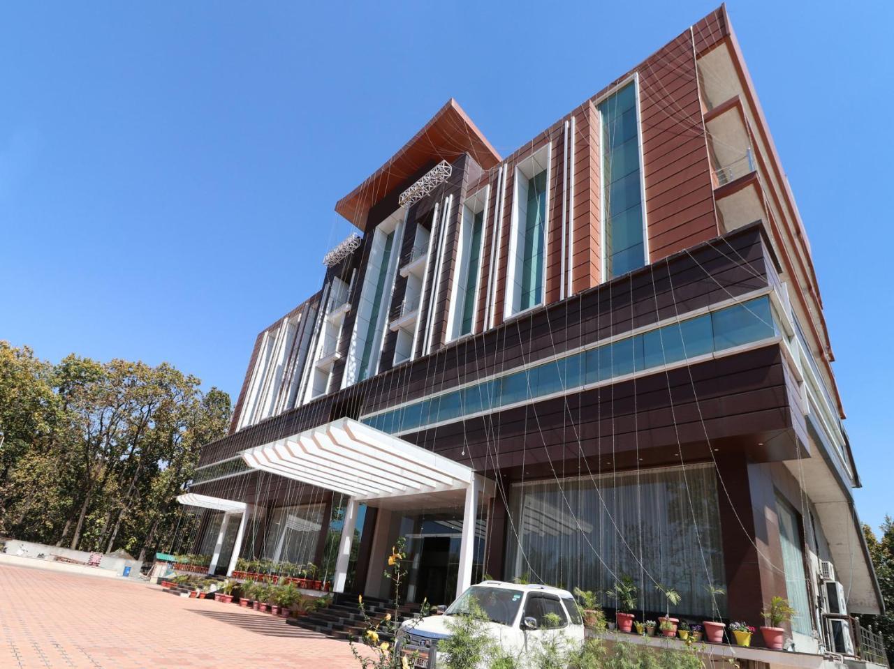 Hotel Pearl Avenue Дехрадун Екстериор снимка