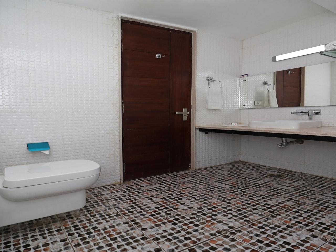 Hotel Pearl Avenue Дехрадун Екстериор снимка