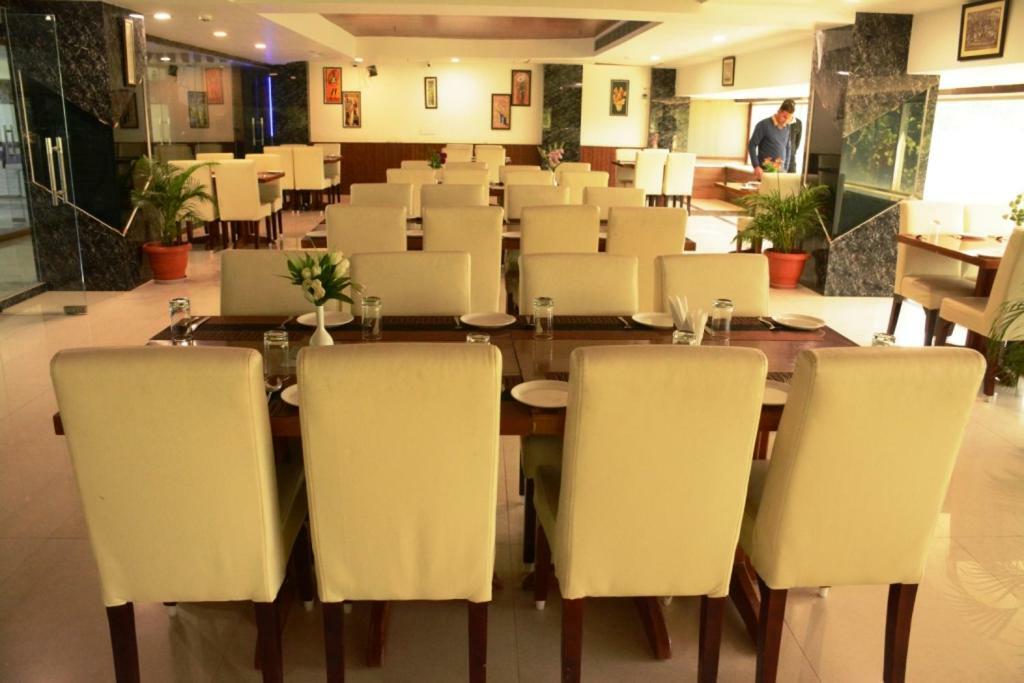 Hotel Pearl Avenue Дехрадун Екстериор снимка