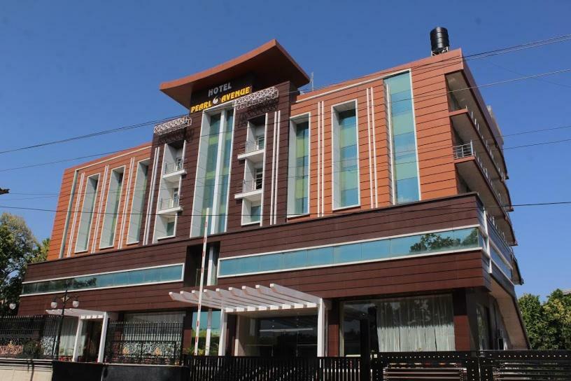 Hotel Pearl Avenue Дехрадун Екстериор снимка