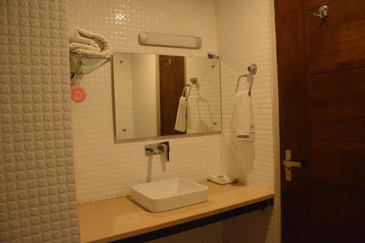 Hotel Pearl Avenue Дехрадун Екстериор снимка
