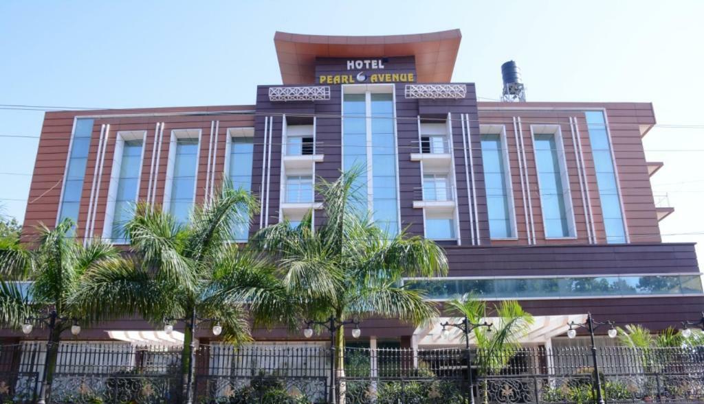 Hotel Pearl Avenue Дехрадун Екстериор снимка