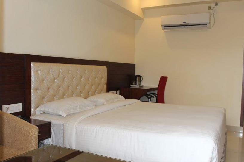 Hotel Pearl Avenue Дехрадун Екстериор снимка